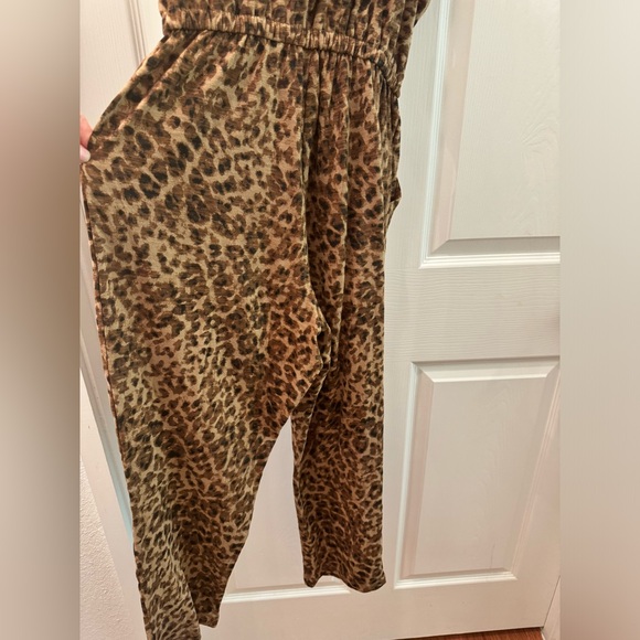 Pair of Old Navy Black/Leopard Jumpsuits - Picture 8 of 15